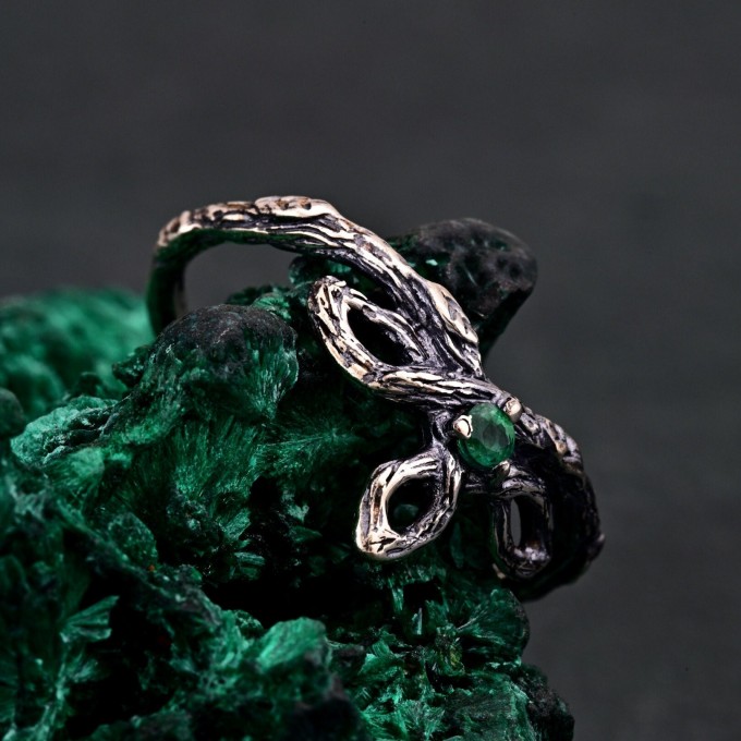 Emerald Woodland Knot Ring – Enchanted Forest Wedding Band, Delicate Twig Emerald Tiara Ring, Cottagecore Eternity Band