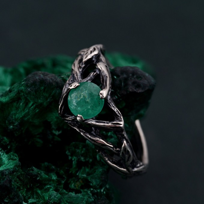 Celtic Emerald Silver Ring - Timeless Celtic Elegance