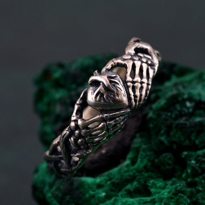 Handcrafted Silver Heart Embrace Ring – Eternal Love Symbol with Artistic Hands