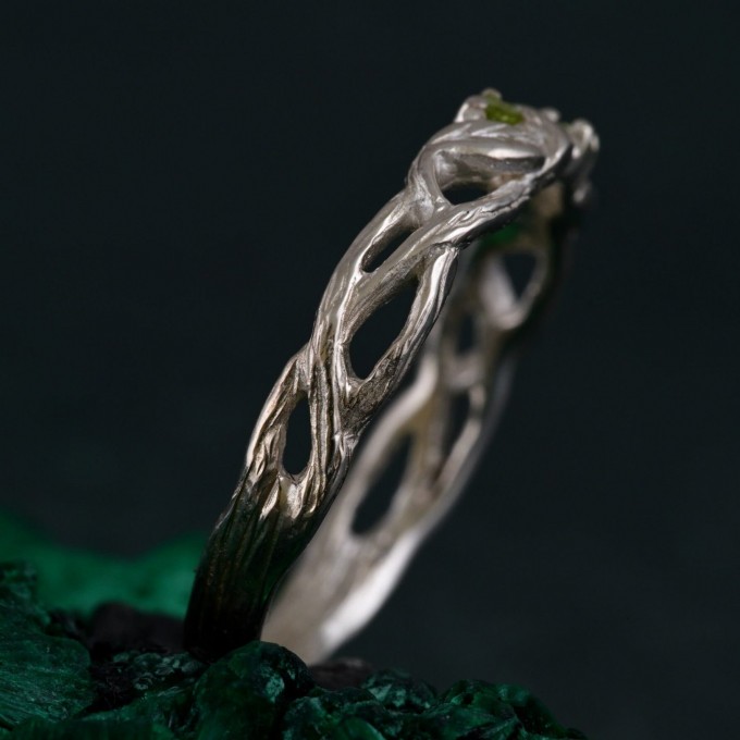 Enchanted Forest Peridot Ring - Elven Leaf Engagement Ring