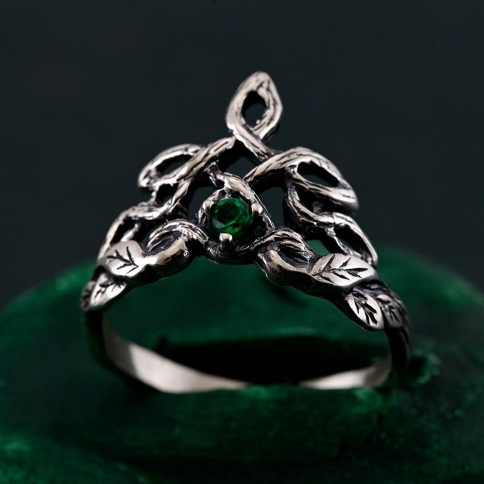 Gothic Silver Ring with Emerald and Celtic Knot Motif