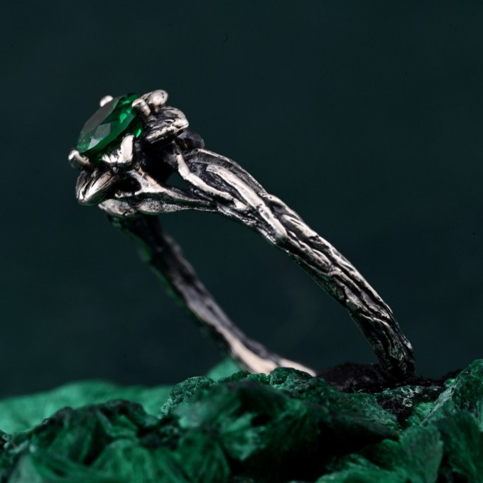 Unique Petal-Adorned Twig Ring - Floral Harmony and Botanical Elegance