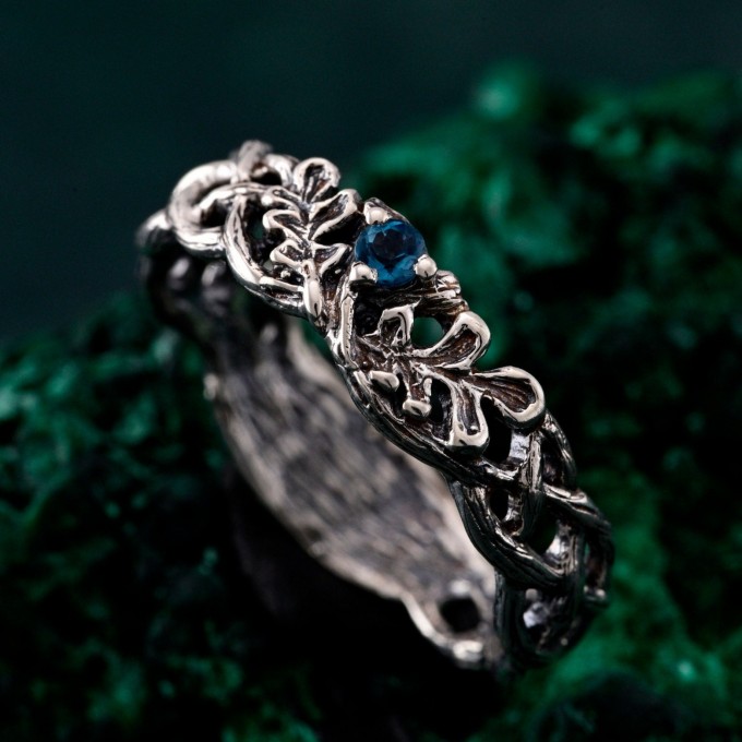 Elegant Topaz Leaf Ring – Silver Nature-Inspired Gemstone Ring for Women