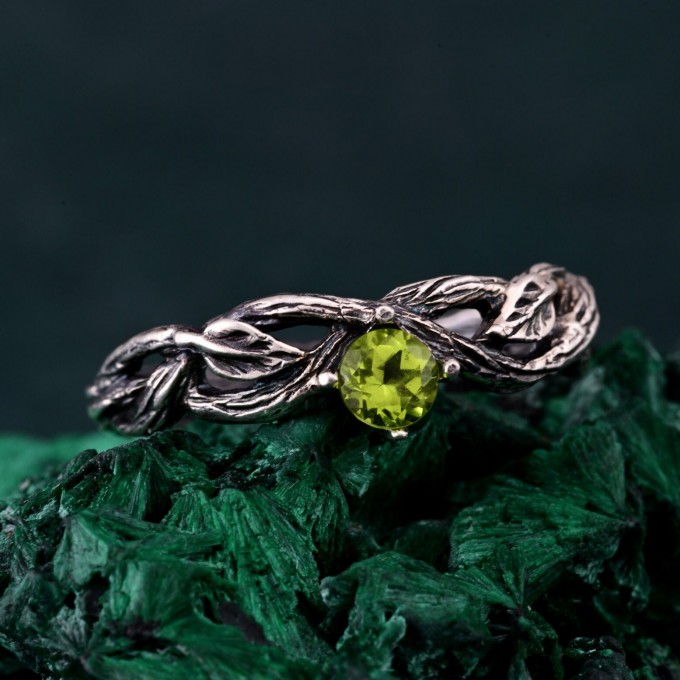 Leafy Branch with Sapphire Ring – Nature-Inspired Jewelry for Christmas