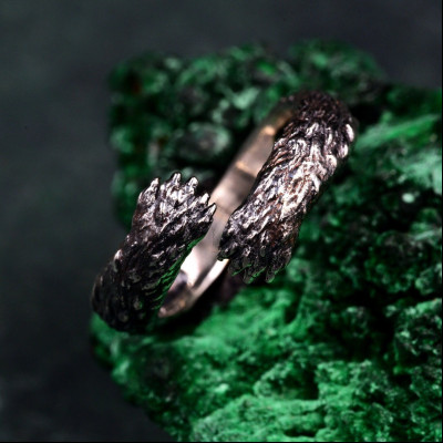 Artisan Silver Bear Ring - Claw Design - Nature-Inspired Jewelry - Unique Animal Ring - Handcrafted Bear Paw Band - Rustic Silver Jewelry