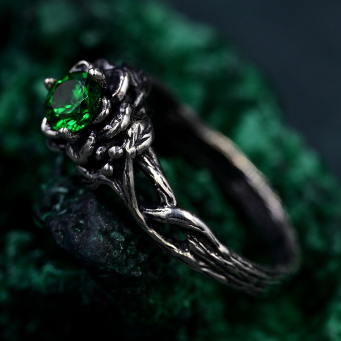 Nature's Embrace Emerald Ring with Lotus and Twisted Branches