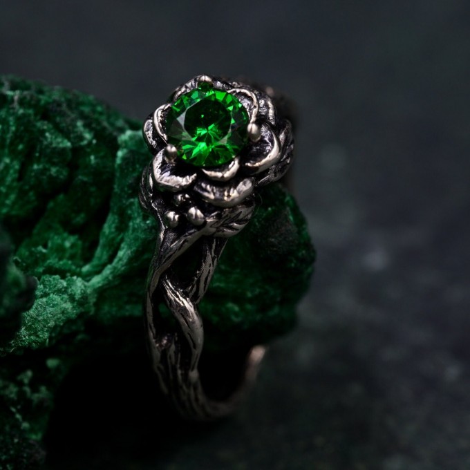 Nature's Embrace Emerald Ring with Lotus and Twisted Branches