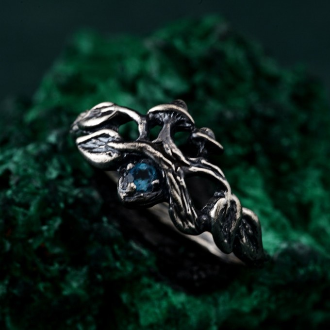 Topaz Enchantment Gothic Ring – Mystical Unisex Wedding Band, Witchy Statement Topaz Ring, Unique Gothic Gemstone Jewel