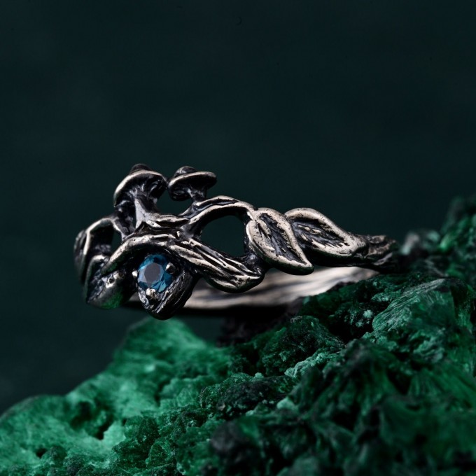 Unisex Gothic Wedding Ring – Witchy Statement Ring with Ruby, Silver Geometric Design, Unique Gothic Jewelry for All Genders