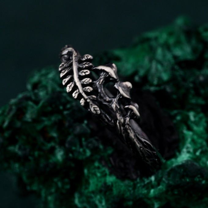 Unisex Gothic Wedding Band – Witchy Statement Ring, Geometric Silver Ring with Mushroom Design, Unique Gothic Jewelry