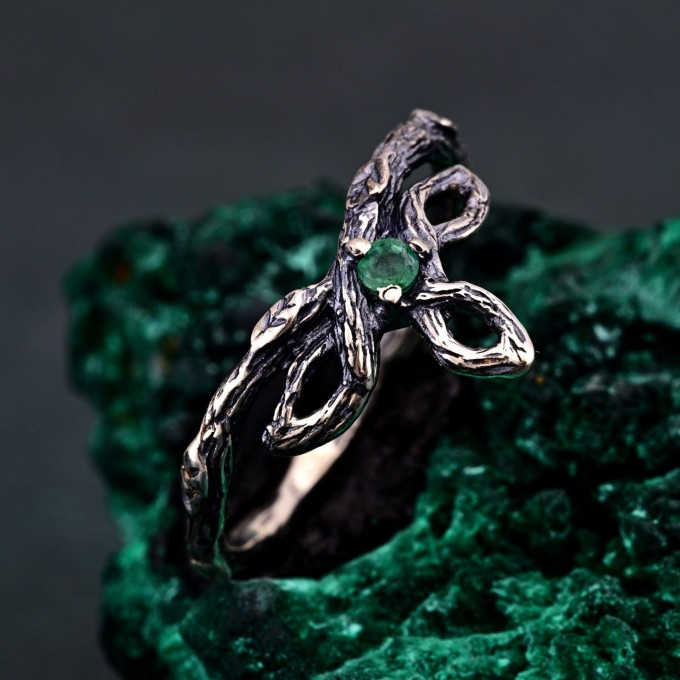 Emerald Woodland Knot Ring – Enchanted Forest Wedding Band, Delicate Twig Emerald Tiara Ring, Cottagecore Eternity Band