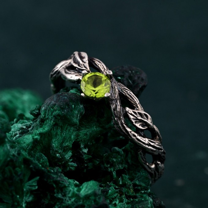 Leafy Branch with Sapphire Ring – Nature-Inspired Jewelry for Christmas