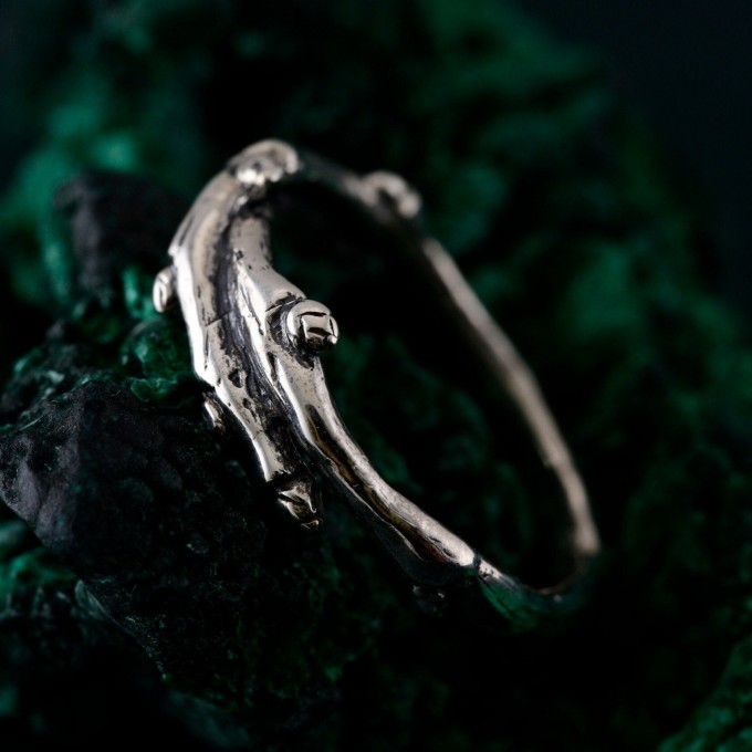 Handcrafted Silver Leaf Ring – Unique Gothic Style Wedding Band