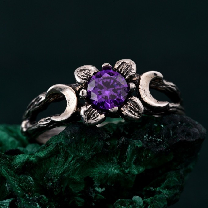 Moonlit Blossom: Gothic Amethyst Ring