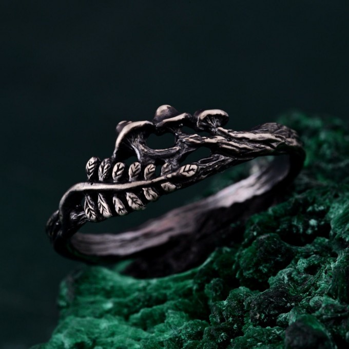 Unisex Gothic Wedding Band – Witchy Statement Ring, Geometric Silver Ring with Mushroom Design, Unique Gothic Jewelry