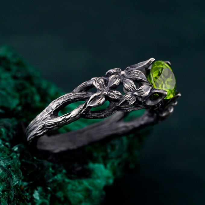 Floral Radiance: Gothic Peridot Ring