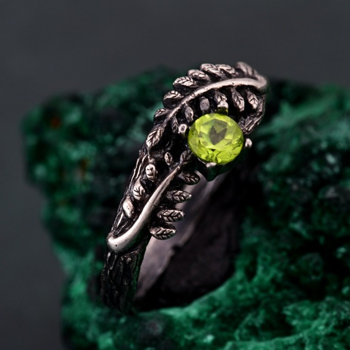 Peridot Fern Branchlet Ring