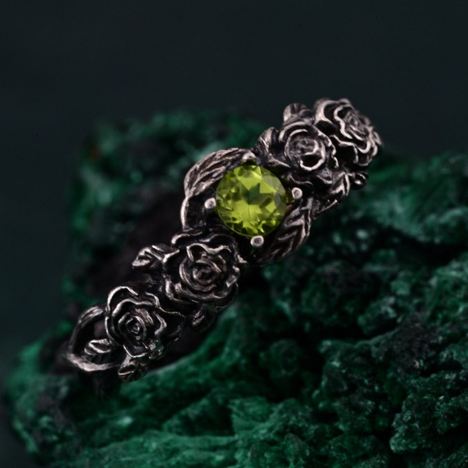 Rose Garden Silver Ring: Elegant Blossoming Rose Twig Design