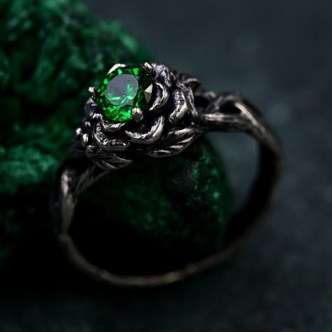 Emerald Lotus Ring – Sterling Silver Twisted Twig Design, Floral Promise Ring, Enchanted Forest Engagement Jewelry for Her