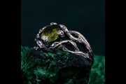 Branch of Love: Unique Branch Design Ring with Stone - Perfect for Engagements or Gifts, Woodland Elegance Ring