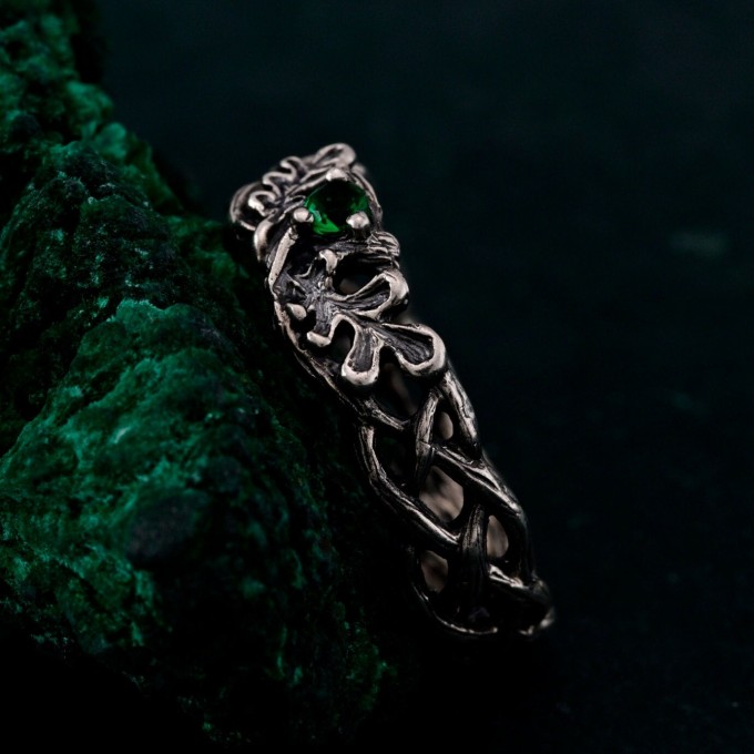 Bloom of Shadows: Gothic Rose Vine Ring
