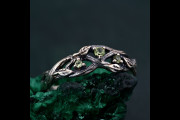 Peridot Silver Twig Ring, Boho Nature Gift for Her, Nature-Inspired Emerald Wicker Ring, Unique Wedding Band