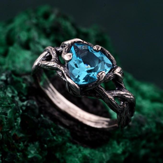 Nature-Inspired Topaz Ring – Leaves and Branches Design for All