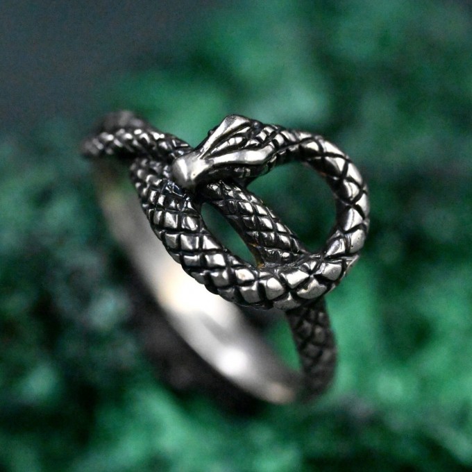 Serpent Heart Sterling Silver Ring with Intricate Detailing