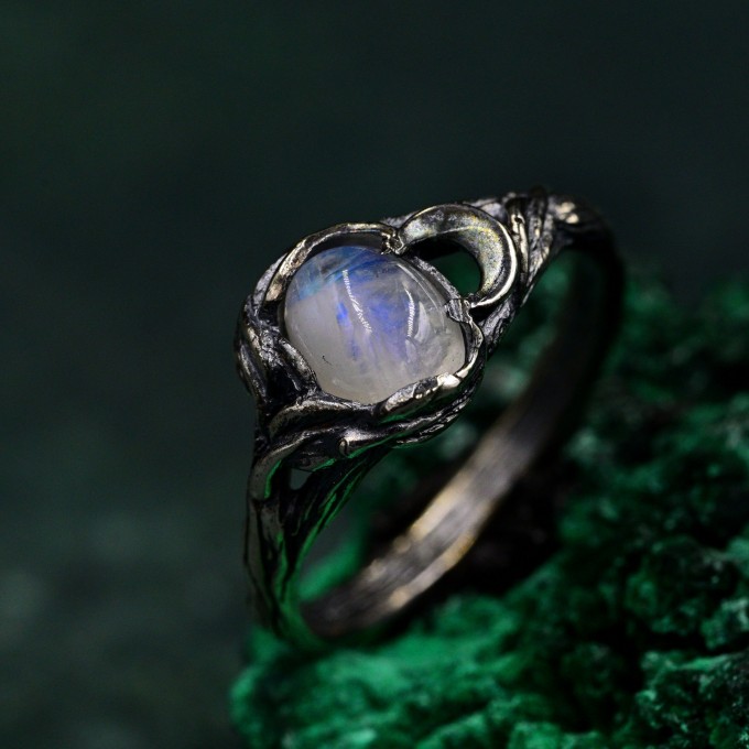 Celestial Moon Ring – Nature Motif Band, Witchy Oval Ring, Forest Engagement, Romantic Leaf Band, Dark Twig Ring, Bark Detail Band