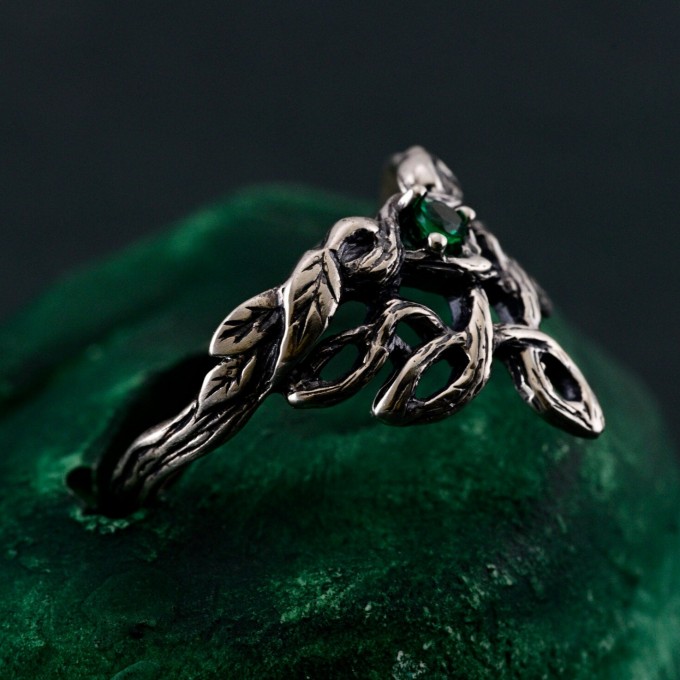 Gothic Silver Ring with Emerald and Celtic Knot Motif