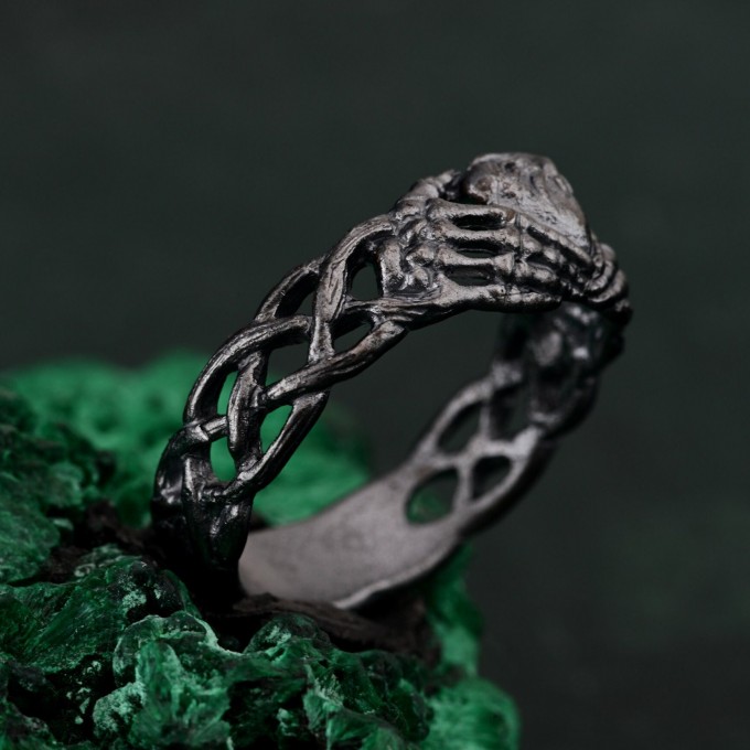 Handcrafted Silver Heart Embrace Ring – Artistic Hands Embracing the Symbol of Eternal Love
