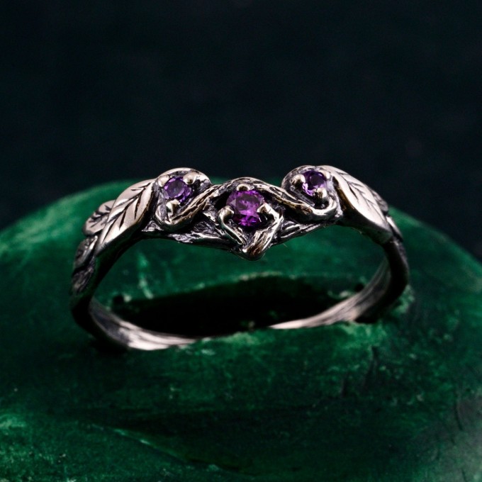 Whispering Vines: Gothic Amethyst Ring