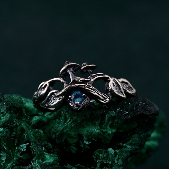 Unisex Gothic Wedding Ring – Witchy Statement Ring with Ruby, Silver Geometric Design, Unique Gothic Jewelry for All Genders