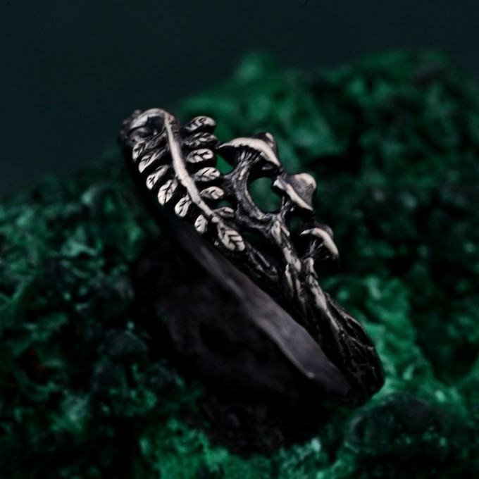 Stunning Unique Silver Ring - Unisex Gothic Wedding Band with Mushrooms
