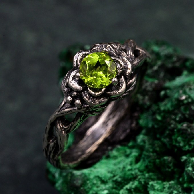 Elegant Peridot Lotus Ring - Nature-Inspired Silver Band with Leaf Detail