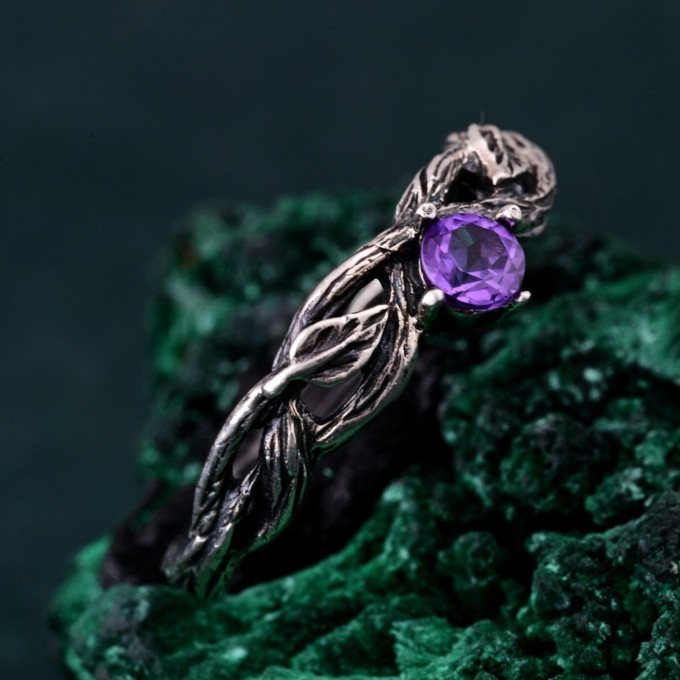 Stunning Silver Twig Ring - Leafy Branch Design with Amethyst
