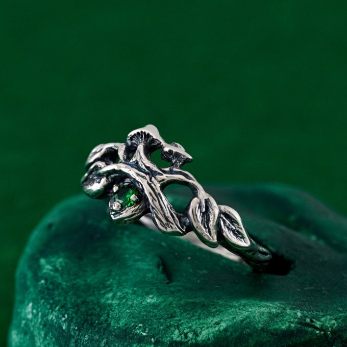 Unisex Gothic Wedding Ring – Witchy Statement Ring, Silver Geometric Design, Unique Gothic Jewelry for All Genders