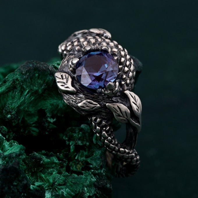Twilight Dragon: Gothic Sapphire Dragon Ring