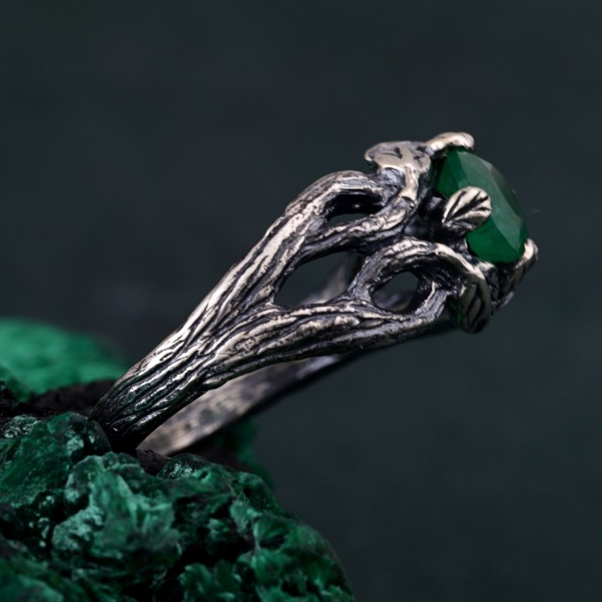Whispers of the Forest: Gothic Emerald Ring