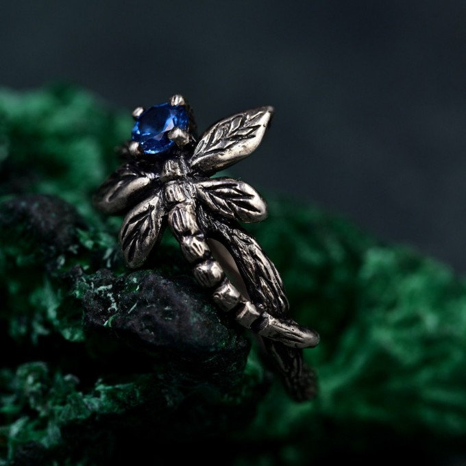 Delicate Interlocking Branch Ring – Distinctive Woven Twig Design, Petite Band for Women