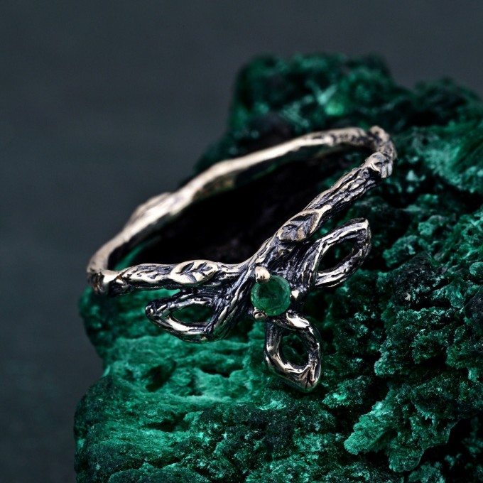 Rustic Emerald Vine Ring: Druid Celtic Tree Design