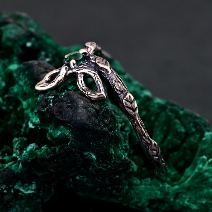 Trinity Knot Emerald Ring – Celtic Forest Nature Wedding Band, Silver Leaf Engagement Ring, Woodland Witch Design with Emerald