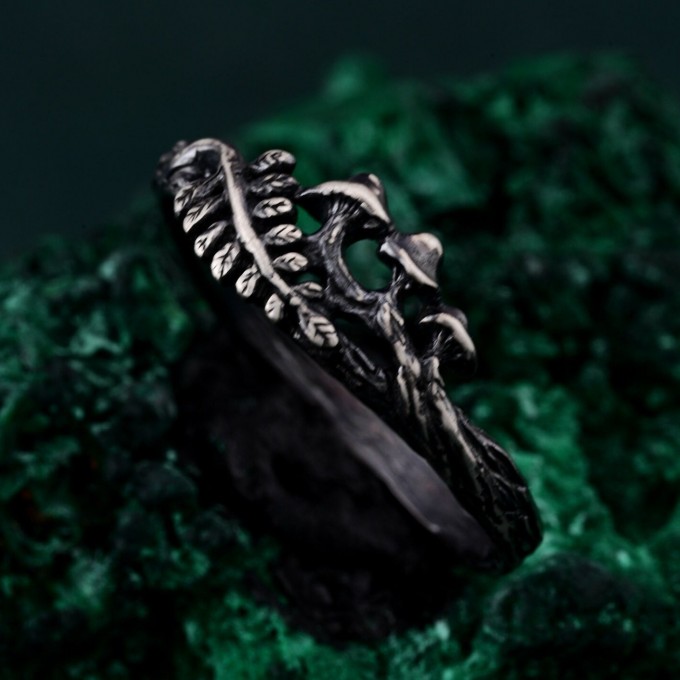 Witchy Elegance Statement Ring – Unisex Gothic Wedding Band, Geometric Silver Ring with Mushroom Design, Unique Gothic Jewelry