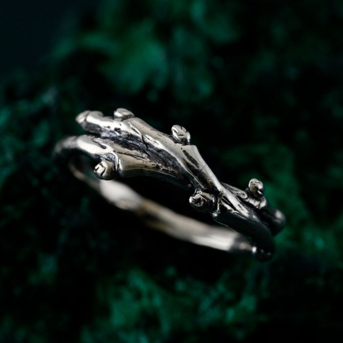 Unique Leaf and Branch Silver Ring – Handcrafted Design, Eco-Friendly Gothic Wedding Band