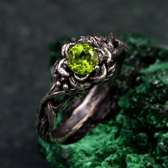 Exquisite Handcrafted Silver Ring: Lotus Design
