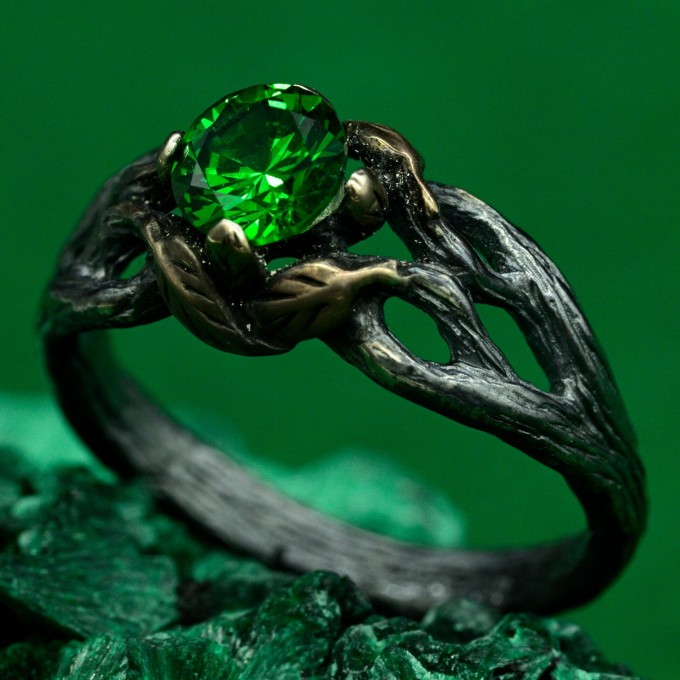 Gothic Dark Silver Ring with Emerald Glow – Symbol of Power