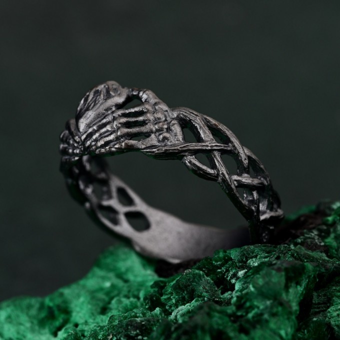 Handcrafted Silver Heart Embrace Ring – Artistic Hands Embracing the Symbol of Eternal Love