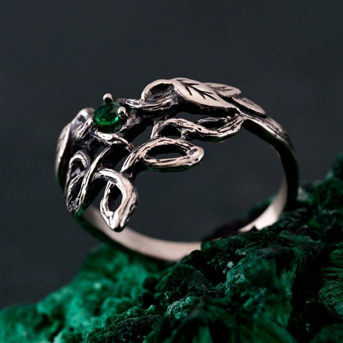Gothic Silver Ring with Emerald and Celtic Knot Motif