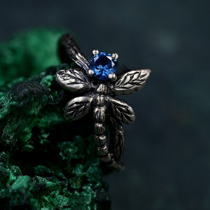 Delicate Interlocking Branch Ring – Distinctive Woven Twig Design, Petite Band for Women