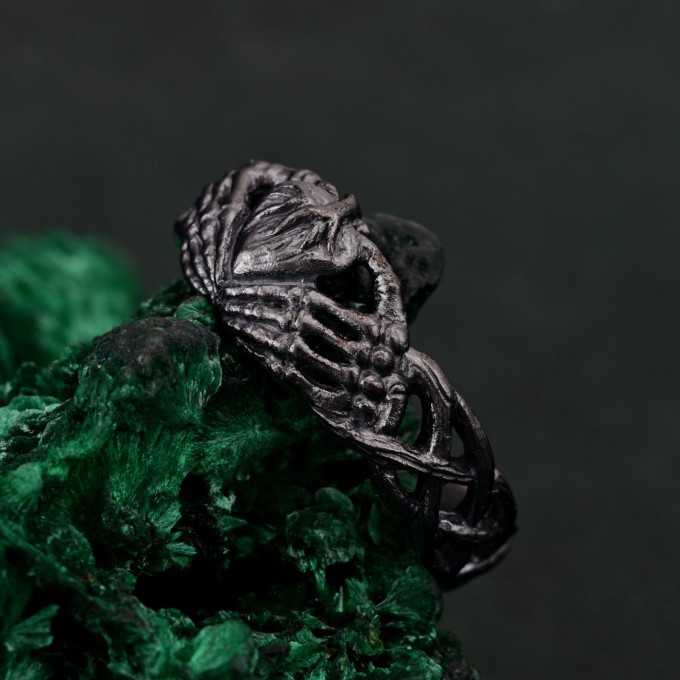 Handcrafted Silver Heart Embrace Ring – Artistic Hands Embracing the Symbol of Eternal Love